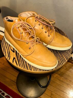 RARE! HUB sz 44 Tan/Brown leather lace up boots